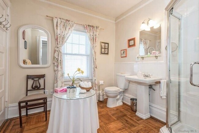 Building Photo - 161 W Beech St