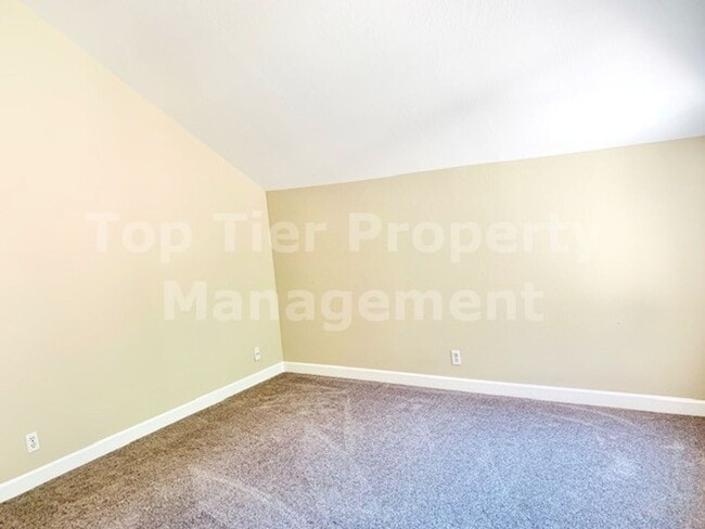 Building Photo - Beautifully updated 2 Bd/2 Ba, 1500 sf Walnut Creek Townhouse in desirable Rancho Dorado HOA avai...