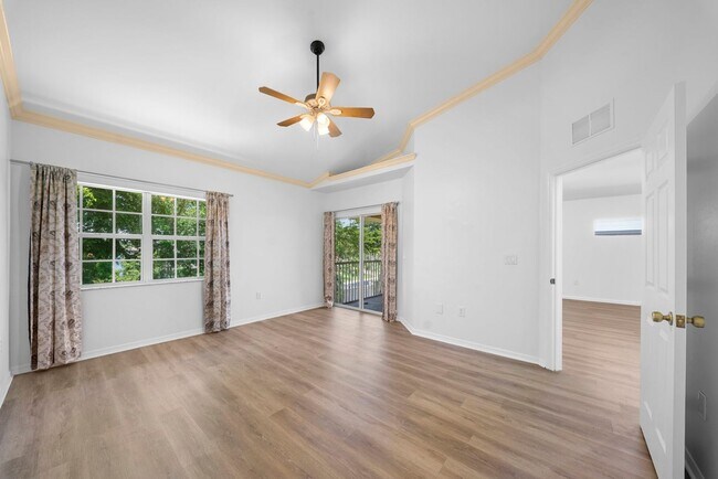 Building Photo - Nicely updated 3-bedroom, 2-bath upper-floor condo in Fort Myers