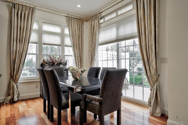 Building Photo - 702 Equestrian Way