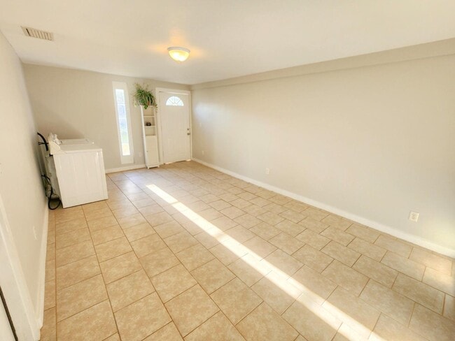 Building Photo - 2565 Third St