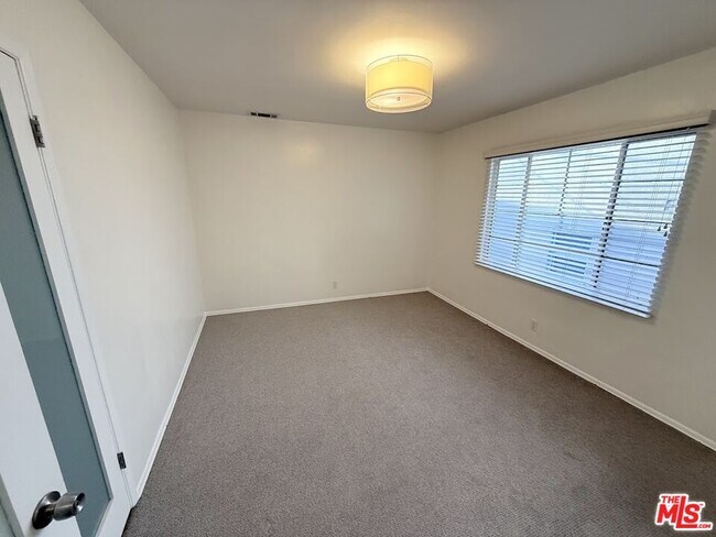 Building Photo - 1321 Laurel Ave