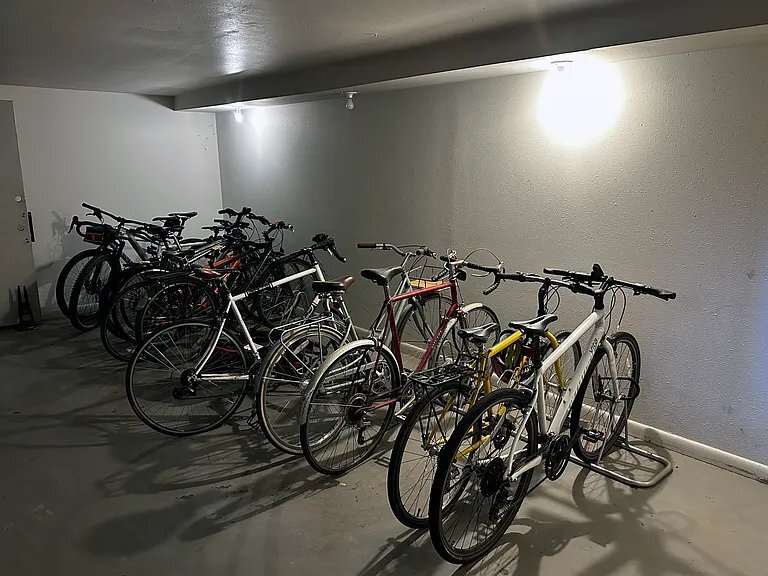 Building Photo - 1895 Alpine Ave.