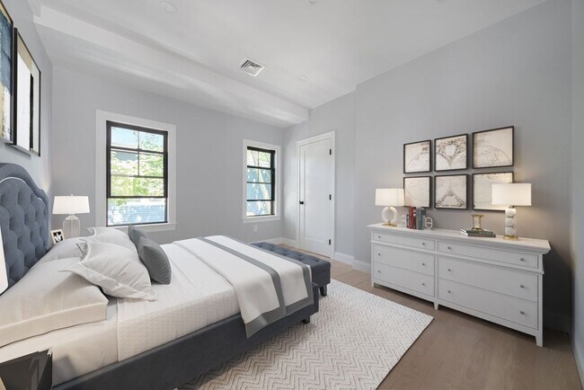 Building Photo - 82 Rossmore Rd