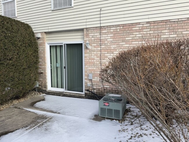 Building Photo - 18083 Vista Dr