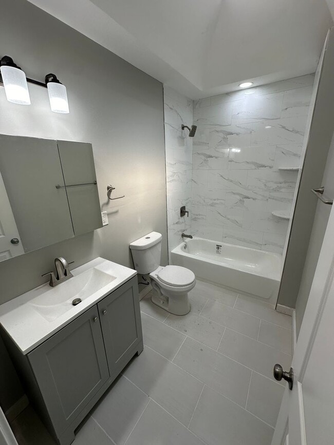 Building Photo - Discover the charm of this spacious 3-bedr...