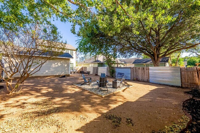 Building Photo - Downtown Home within Minutes from the Riverwalk & Alamodome ~ Large Corner Lot!