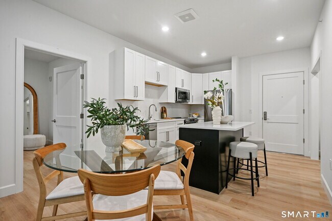 Building Photo - 131 Beach Rd