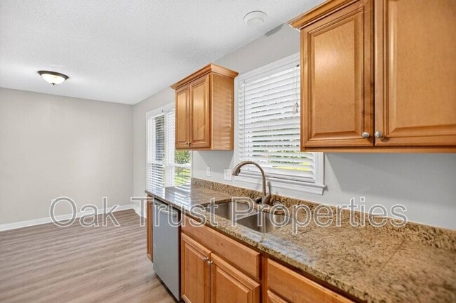 Building Photo - 220 Cornell Dr
