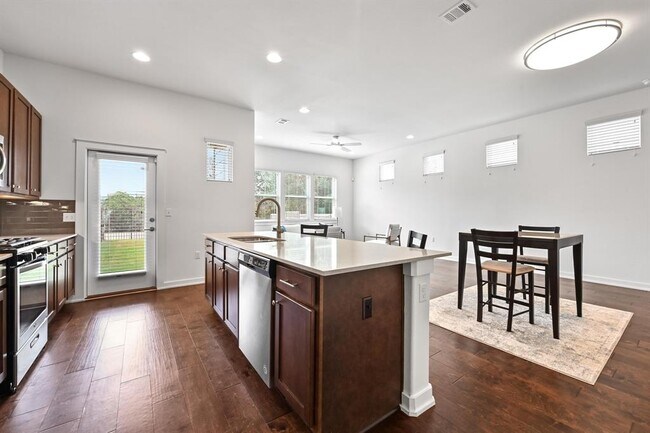 Building Photo - 8901 Parker Ranch Cir