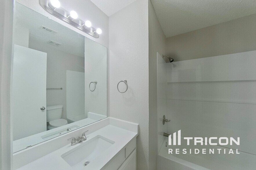 Building Photo - 10544 N Haven Dr