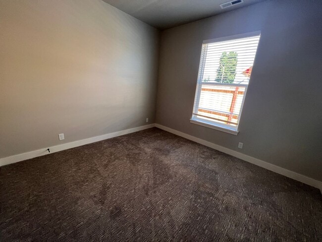 Building Photo - Brand new 3 bedroom home In South Springfi...