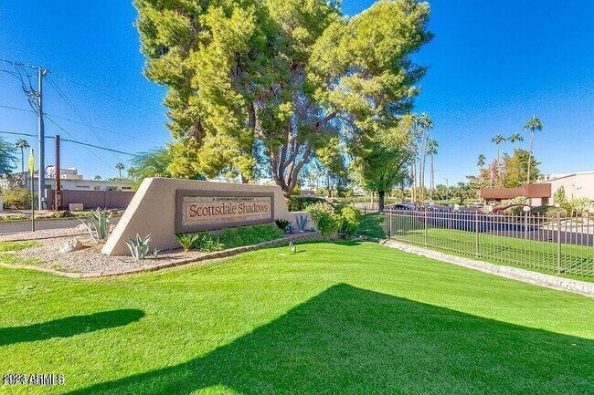 Building Photo - 7920 E Camelback Rd