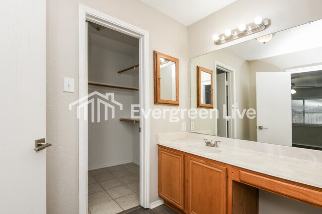 Building Photo - 2528 Concina Way