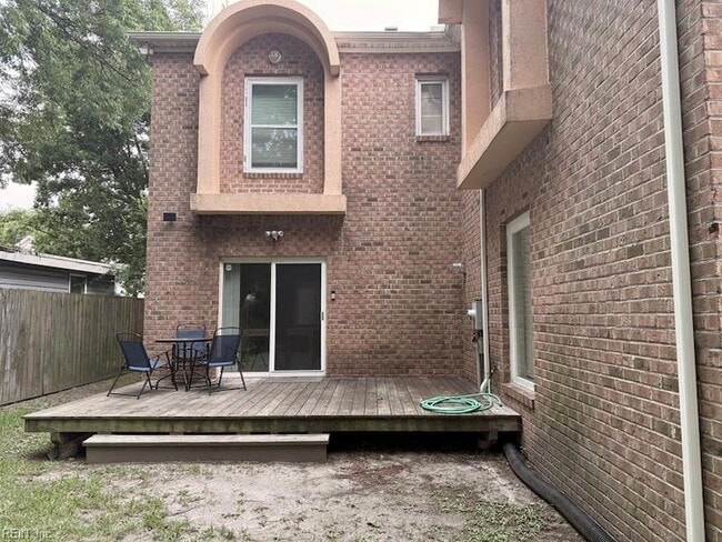 Building Photo - 1401 W 40th St