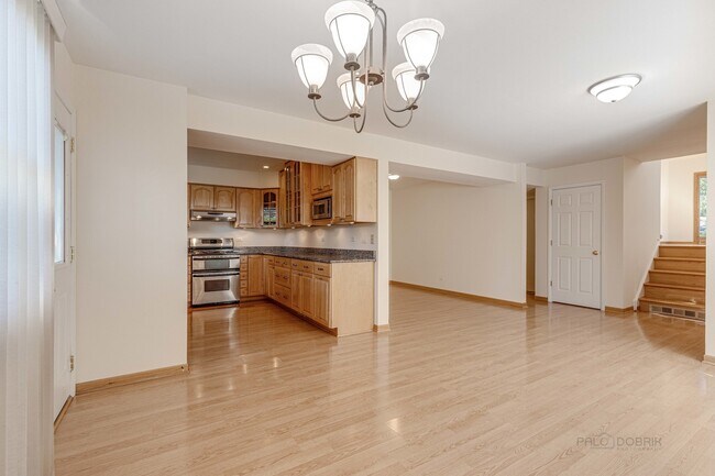Building Photo - 317 E Valley Ln
