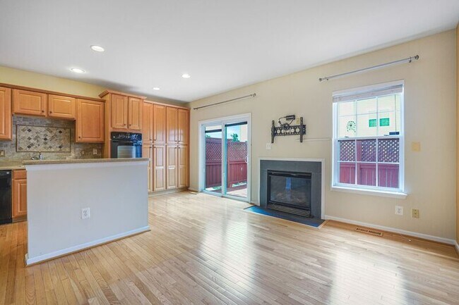 Building Photo - 1606 Wilcox Ave