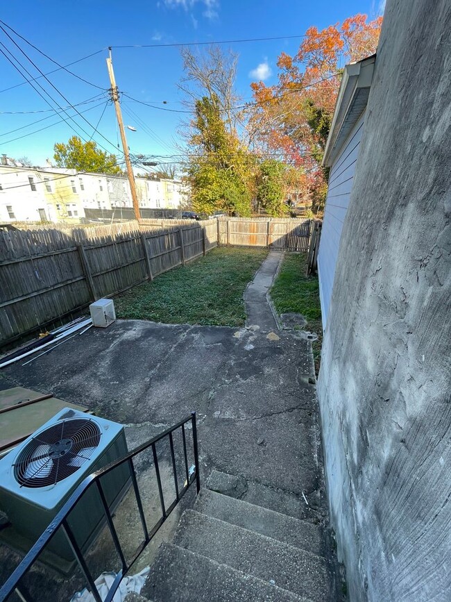 Building Photo - Charming 3-Bedroom Single-Family Home Near...