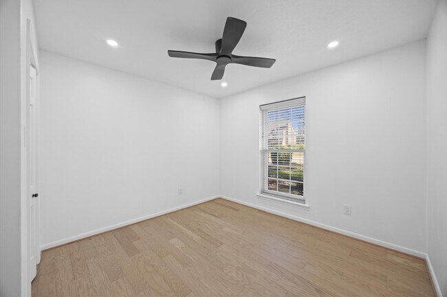 Building Photo - 25 Little John Ln