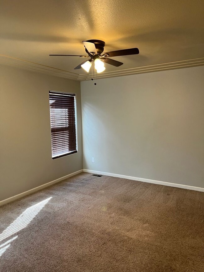 Building Photo - 501 Desmet Dr
