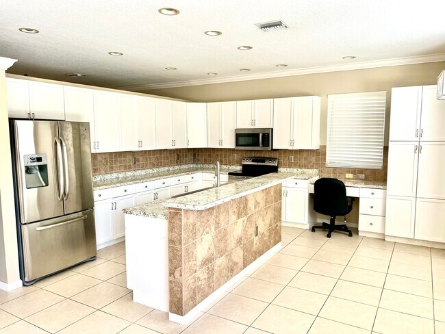 Building Photo - 2531 Sawyer Terrace