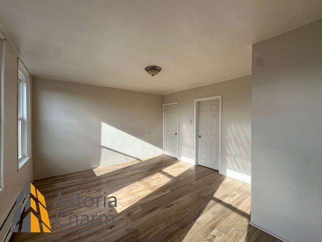 Building Photo - 910 Edmondson Ave