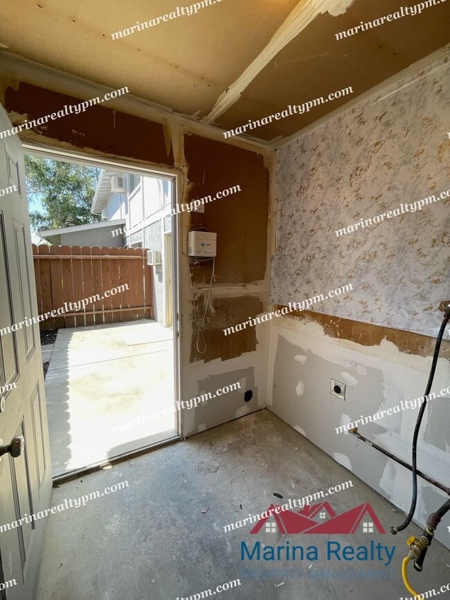 Building Photo - 211 Del Luz Ct