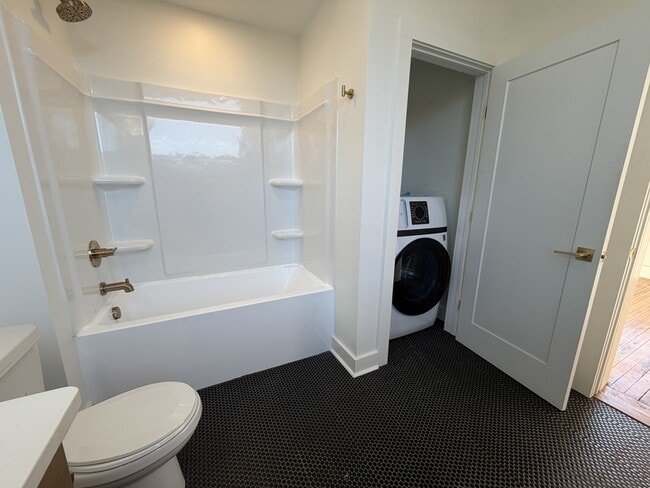 Building Photo - 901 Fifth Street - 202