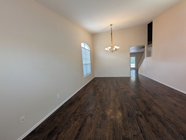 Building Photo - 4 Bedroom 2.5 Bathroom Lakewood Home
