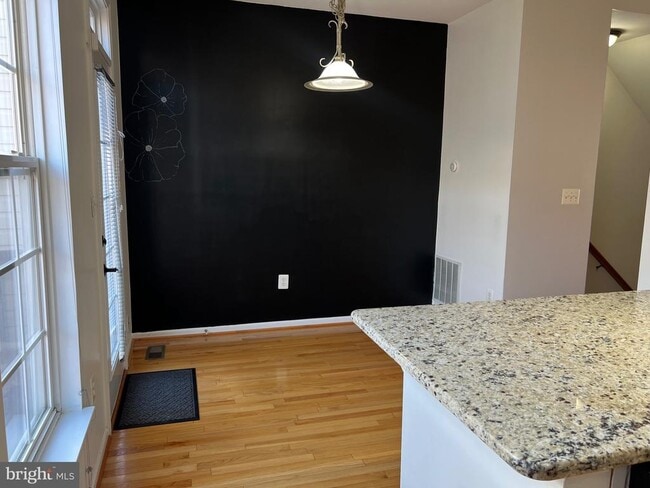 Building Photo - 5925 Kirkcaldy Ln