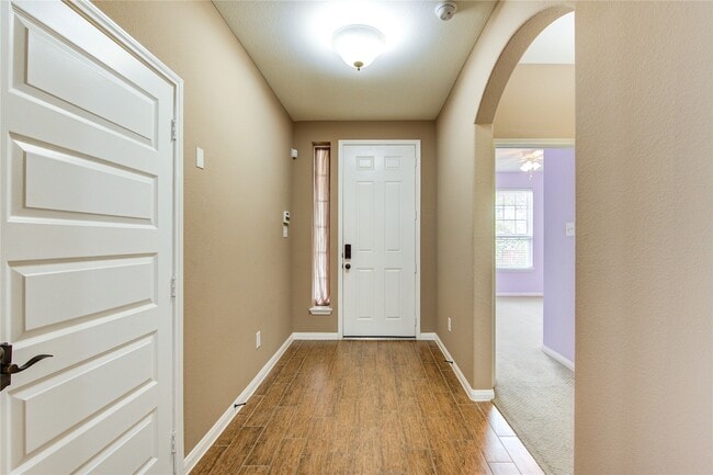 Building Photo - 18318 Russett Green Dr