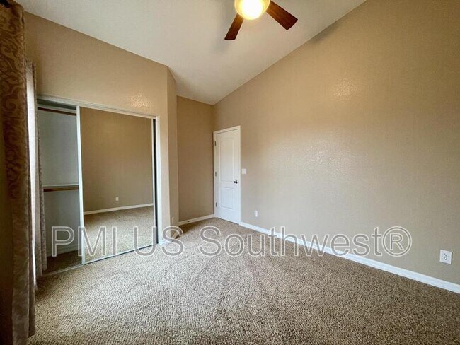 Building Photo - 11 Hickory Knoll Cir