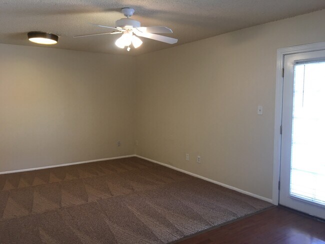 Building Photo - Tempe 4 Bed 2 Bath Includes Pool & Landscaping - Great Location