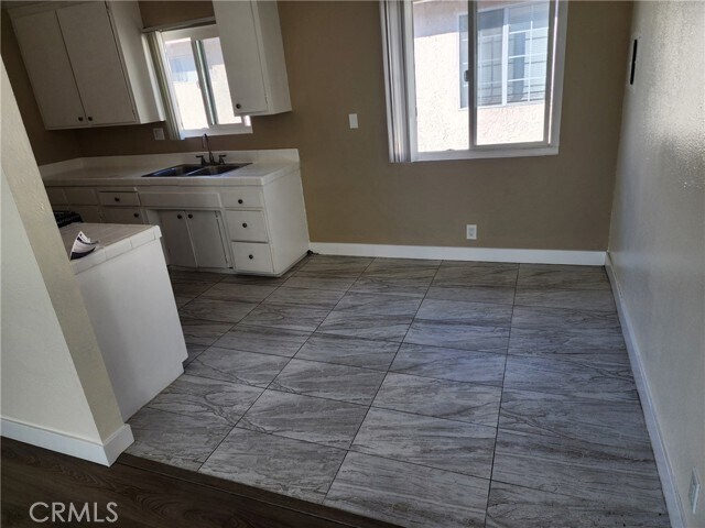 Building Photo - 1962 S Park Ave