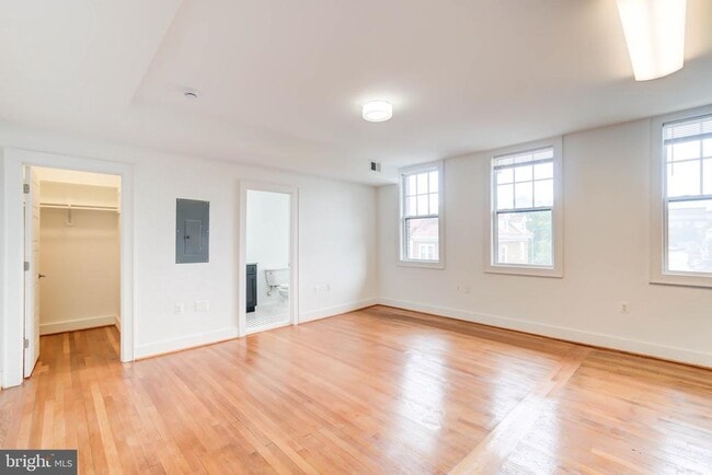 Building Photo - 1575 Spring Pl NW