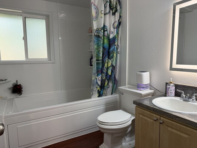 Building Photo - 1310 SE Fireweed Rd