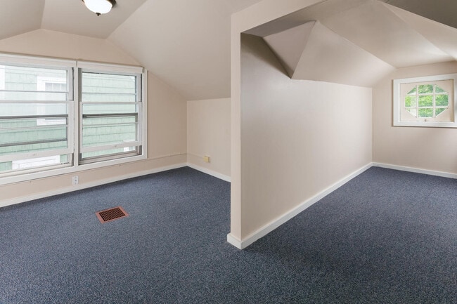 Building Photo - 430 Rosewood Ave