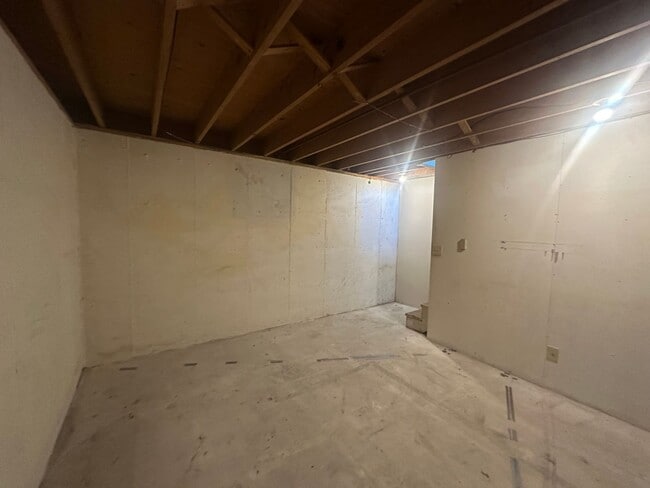 Building Photo - Two Bedroom, One and half bath townhome cl...