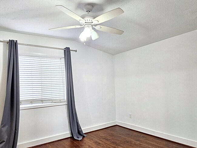 Building Photo - 4414 Gardendale Dr