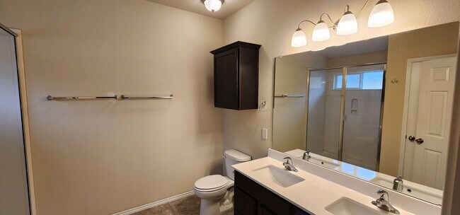 Building Photo - Beautiful 3 Bedroom House