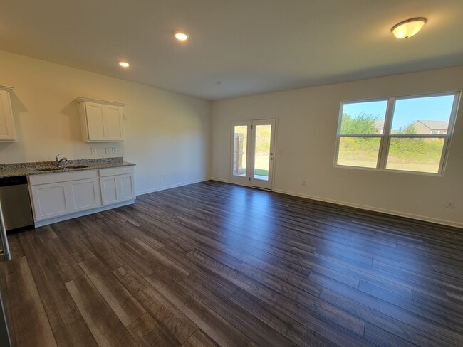 Building Photo - Townhome in McDonough!