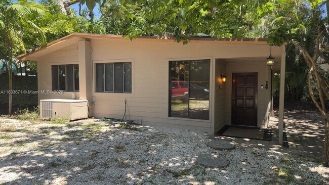 Primary Photo - 3164 Center St