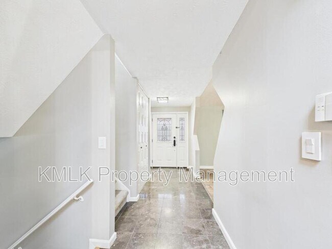 Building Photo - 874 Pleasant St