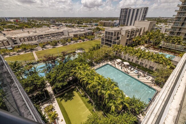 Building Photo - 121 NE 34th St