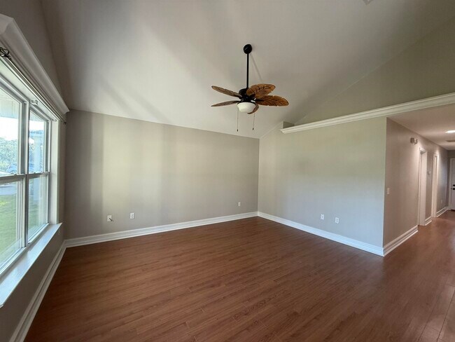 Building Photo - 37 Cochise St