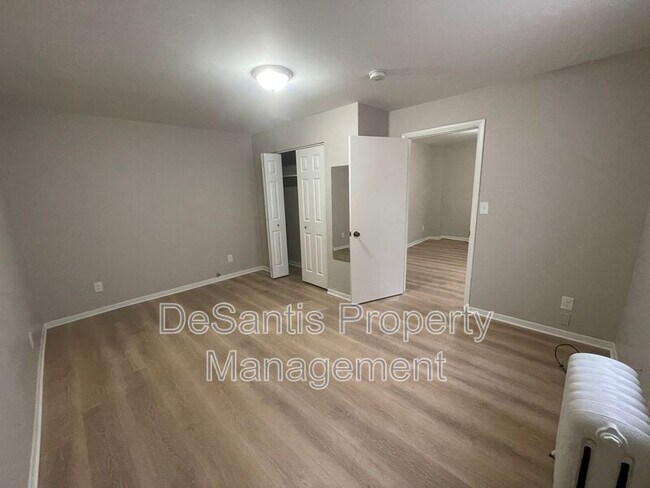 Building Photo - 1000 Duss Ave