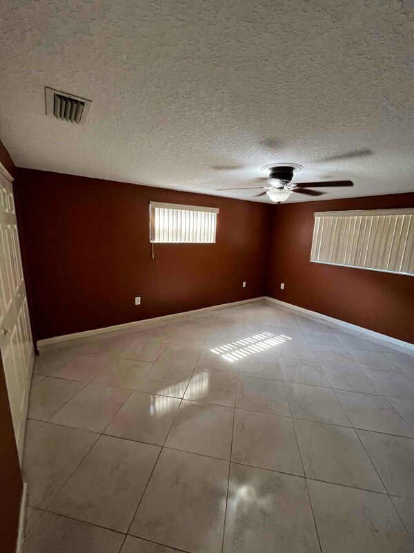 Building Photo - 4934 Amherst Ct