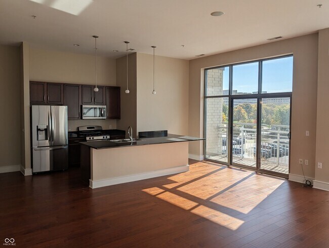 Building Photo - 802 N Meridian St