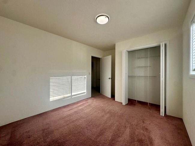 Building Photo - Large Home For Rent In Rexburg