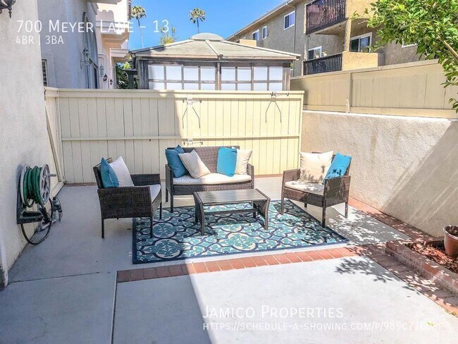 Building Photo - 700 Meyer Ln